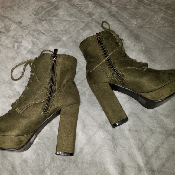 High Heel Boot - Picture 2 of 2